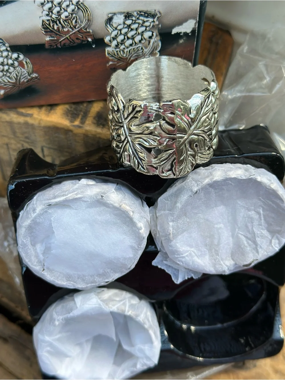 Godinger Silver Plated Grape Vine Napkin Rings Set of 4 w/ Box